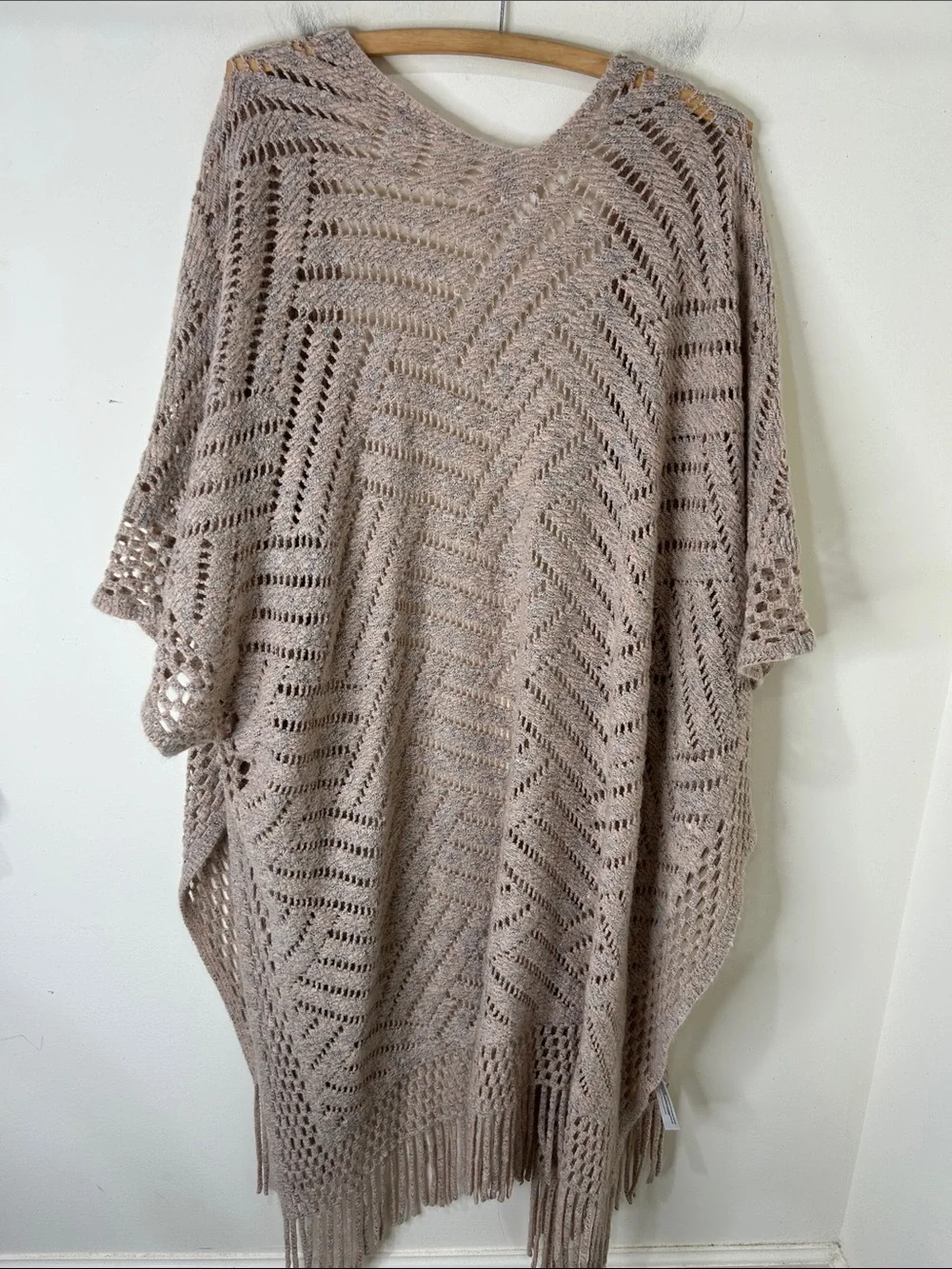 ANTHROPOLOGIE AKEMI + KIN Alva Wrap Tan Chevron Knit Fringe Poncho Cardigan OS